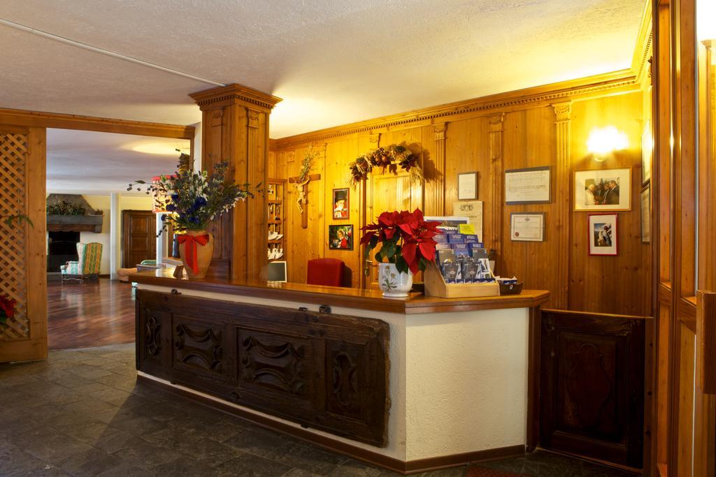 Hotel Dolonne Courmayeur Eksteriør bilde