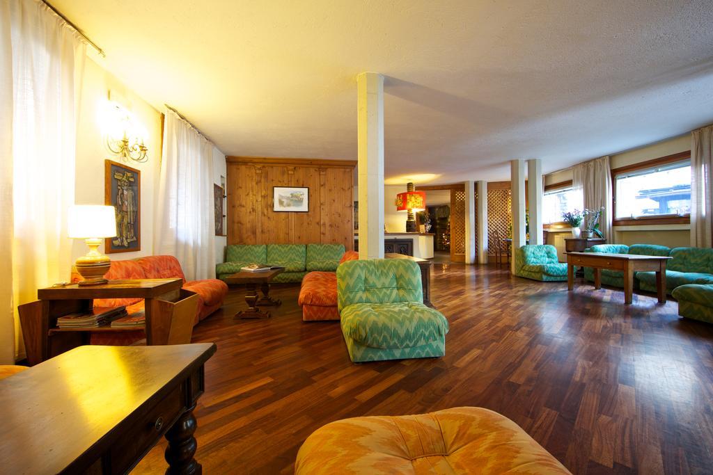 Hotel Dolonne Courmayeur Eksteriør bilde