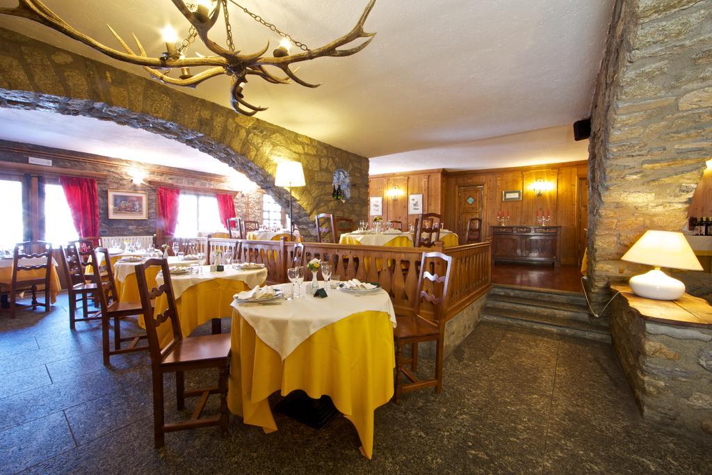 Hotel Dolonne Courmayeur Eksteriør bilde